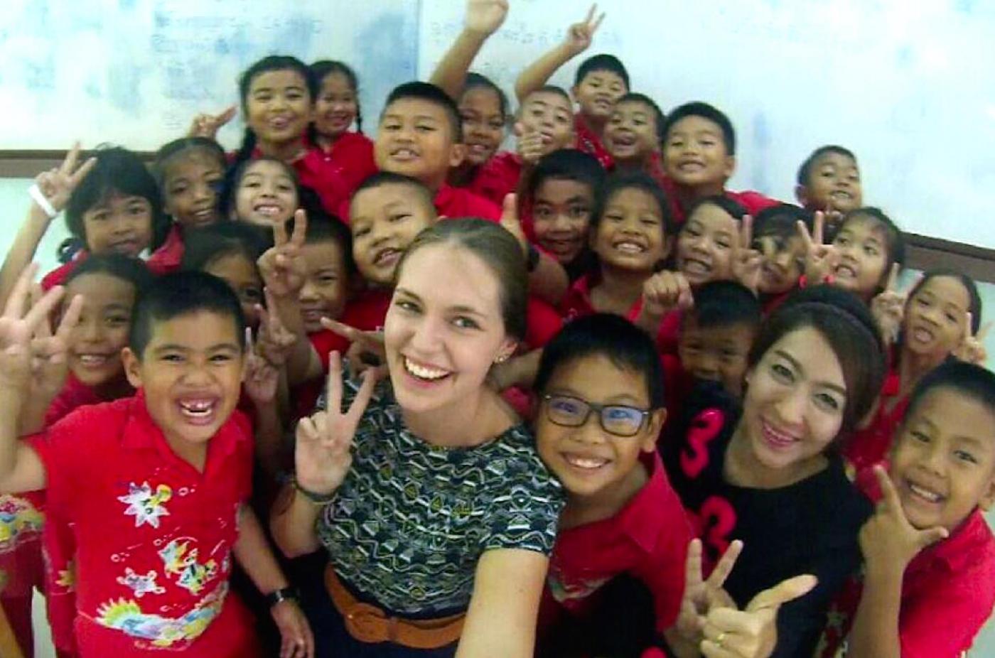 Jennalyn with her students in Thailand.