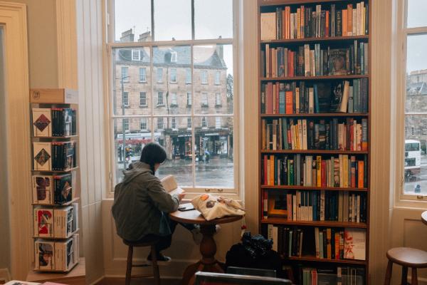 Quiet musings of a solo traveller in an Edinburgh bookstore