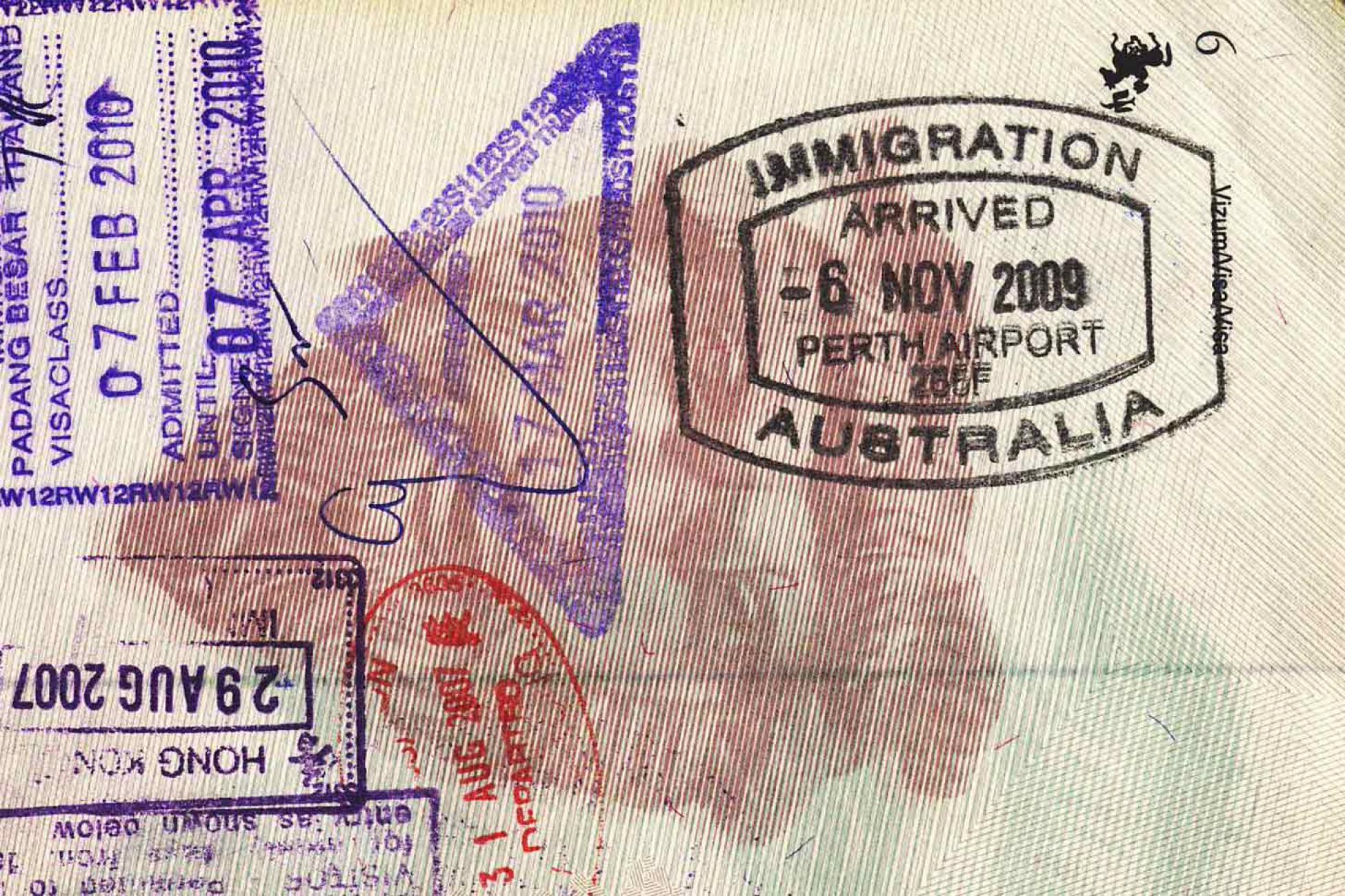 australia tourist visa can change to work permit