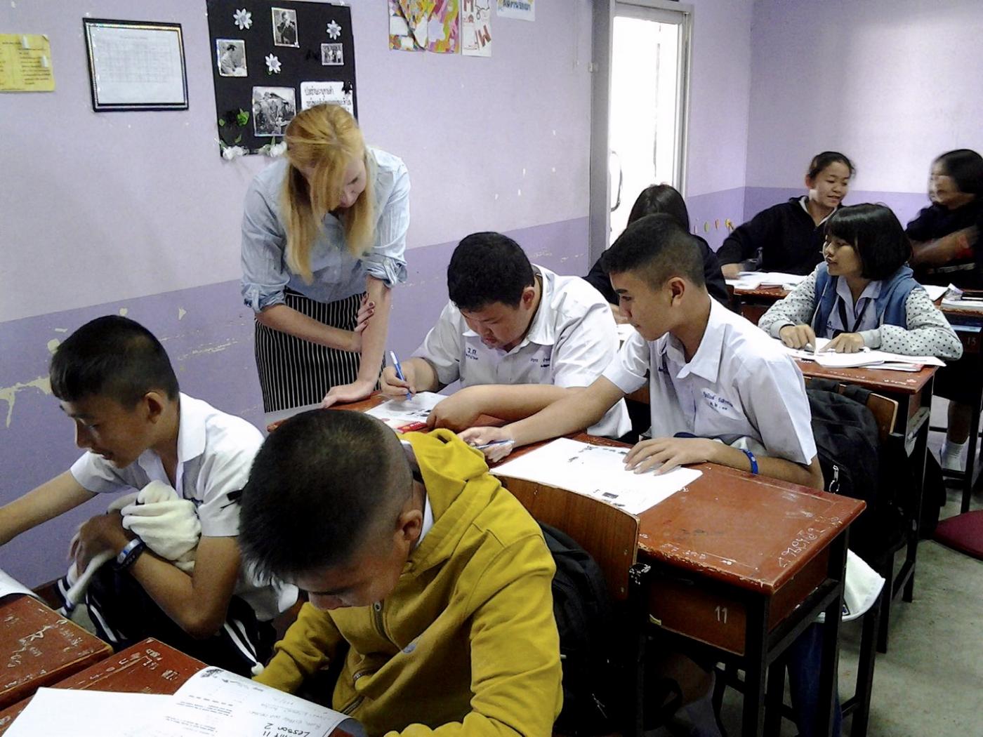 Nicole with her students in Thailand. 
