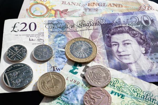 Cash Pros and Money Woes in the UK