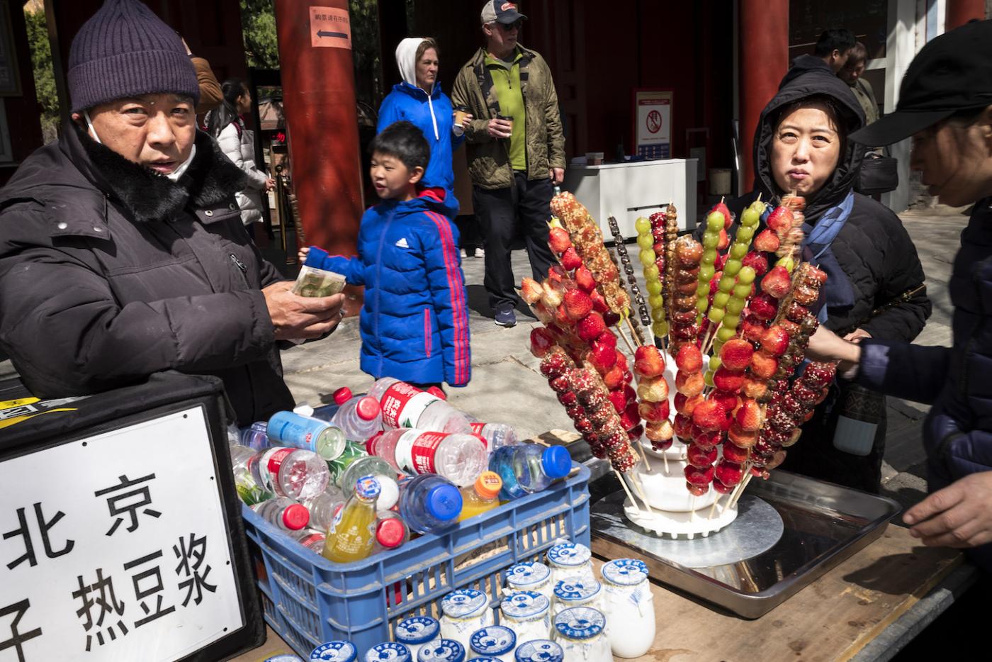 A tanghulu vendor at Beijing&#039;s Confucius Temple. 